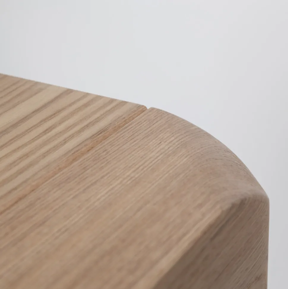 STORM Table à manger 8 personnes aux bords arrondis en bois