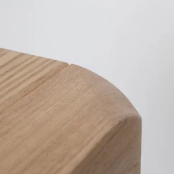 STORM Table à manger 6 personnes aux bords arrondis en bois